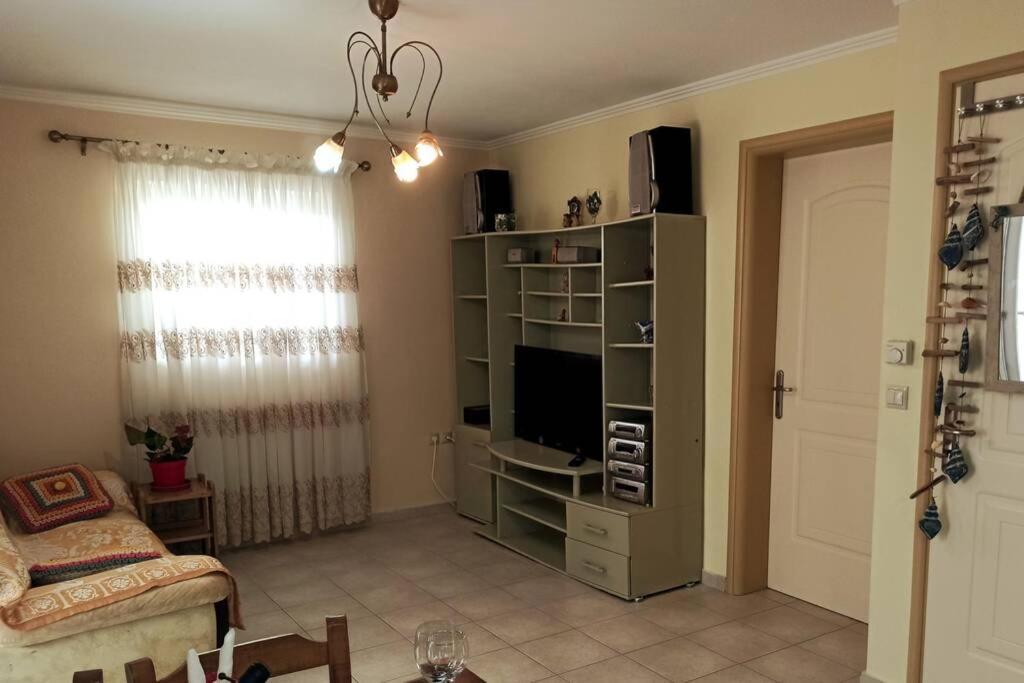 Jilda S Apartment With Private Garden! Nafplio Exterior photo